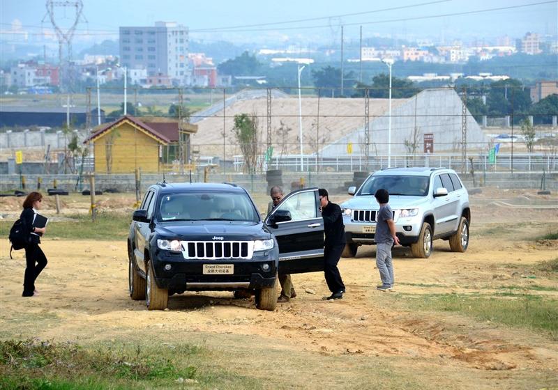 Jeep吉普 大切诺基(进口) 2011款 5.7 旗舰导航版