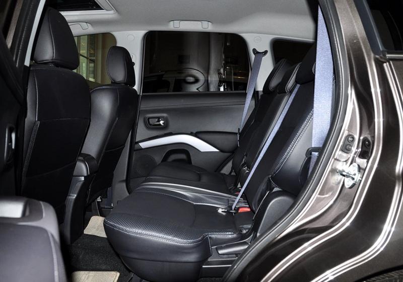 三菱(进口) OUTLANDER EX 2010款 劲界 3.0 豪华版