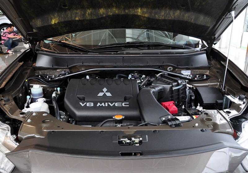 三菱(进口) OUTLANDER EX 2010款 劲界 3.0 豪华版