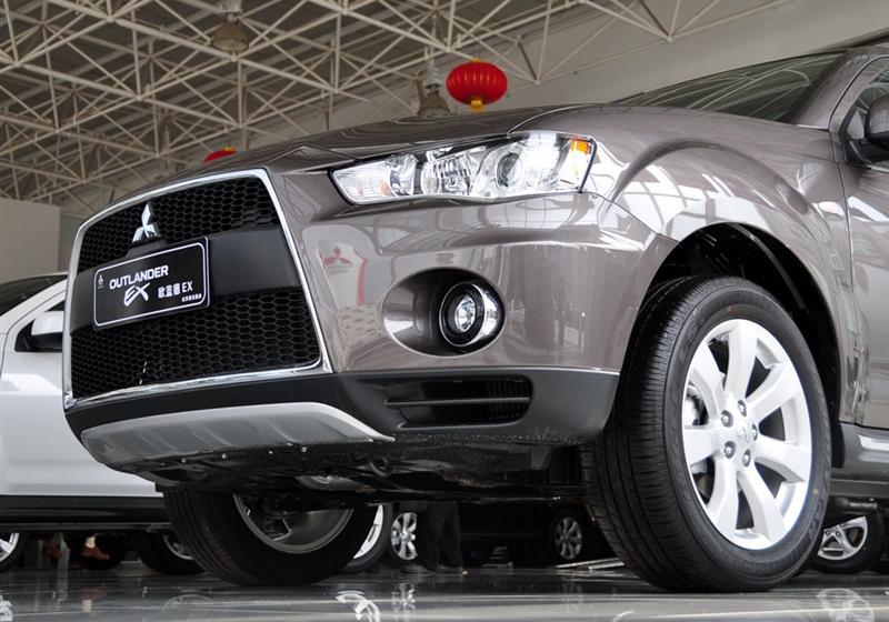 三菱(进口) OUTLANDER EX 2010款 劲界 3.0 豪华版