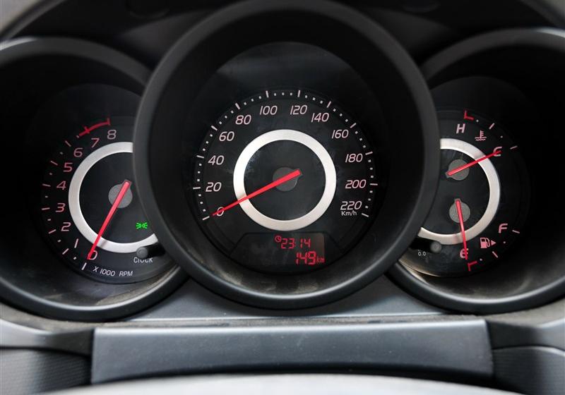 奇瑞A3  2012款 三厢 1.6CVT 进取型