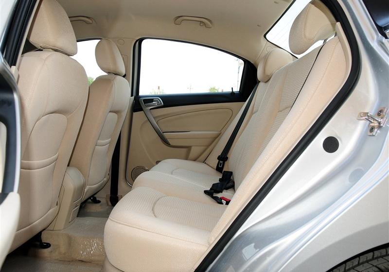 奇瑞A3  2012款 三厢 1.6CVT 进取型