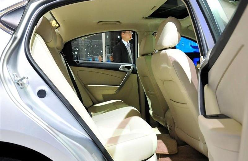 2012款 三厢 1.6CVT 尊贵型