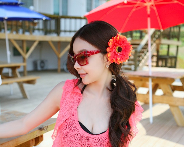 婀娜胸线粉面桃腮的“花”姑娘