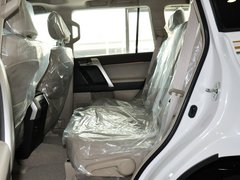 一汽丰田  普拉多 4.0L AT 第二排座椅正视图