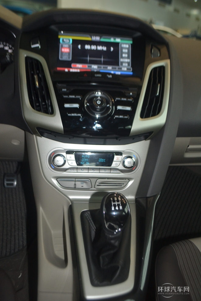 2012款 两厢 1.6L AT风尚型