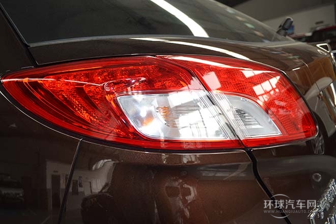 2013款 1.8T 自动两驱豪华版