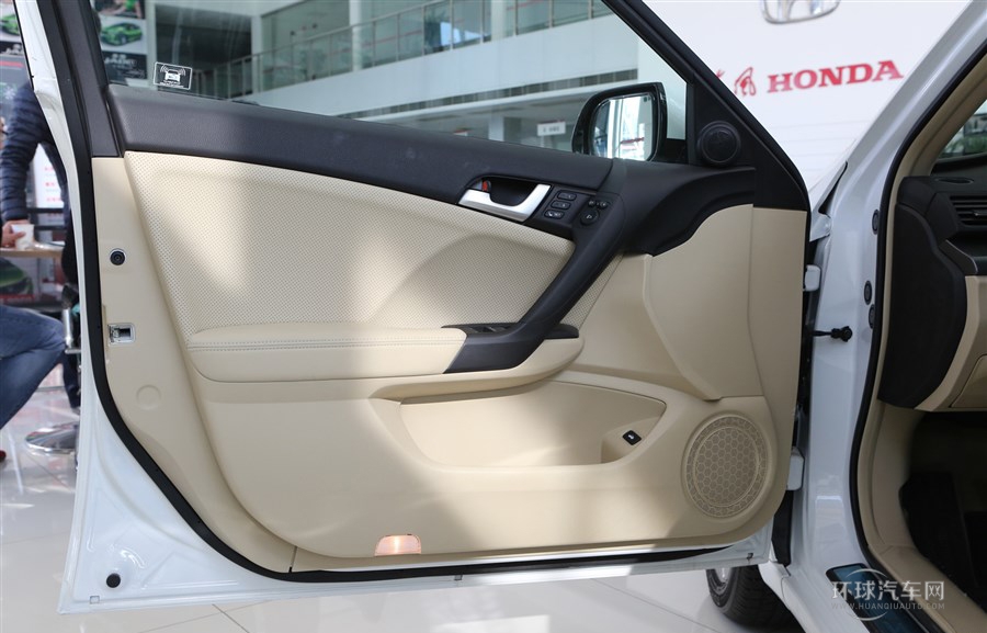 2013款 2.0L 尊贵版