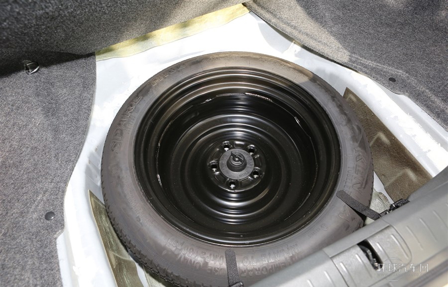 2013款 2.0L 尊贵版