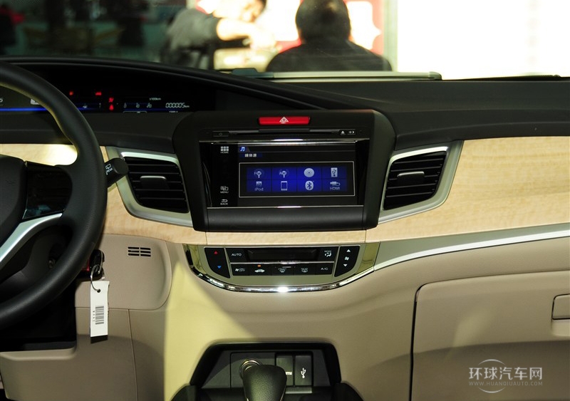 2013款 1.8L 自动舒适版 6座