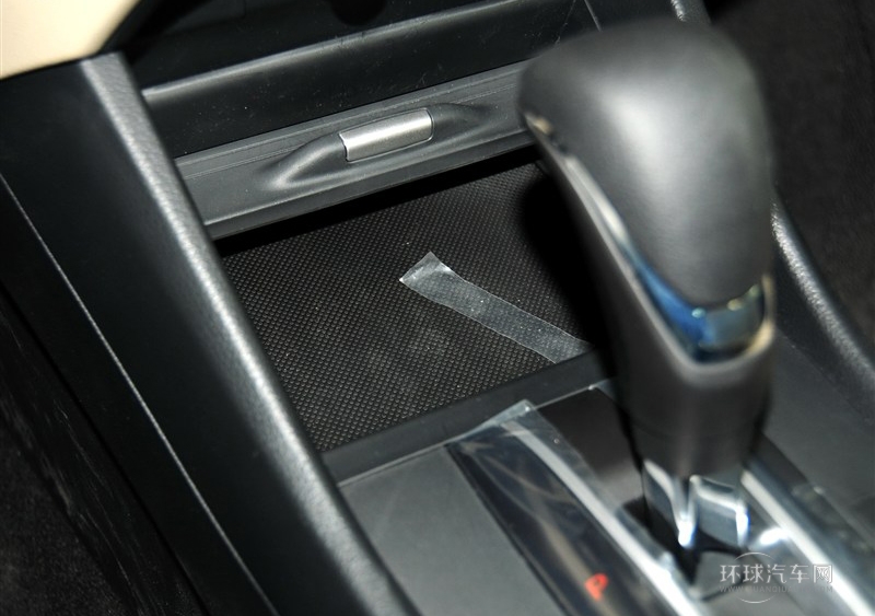 2013款 1.8L 自动舒适版 6座