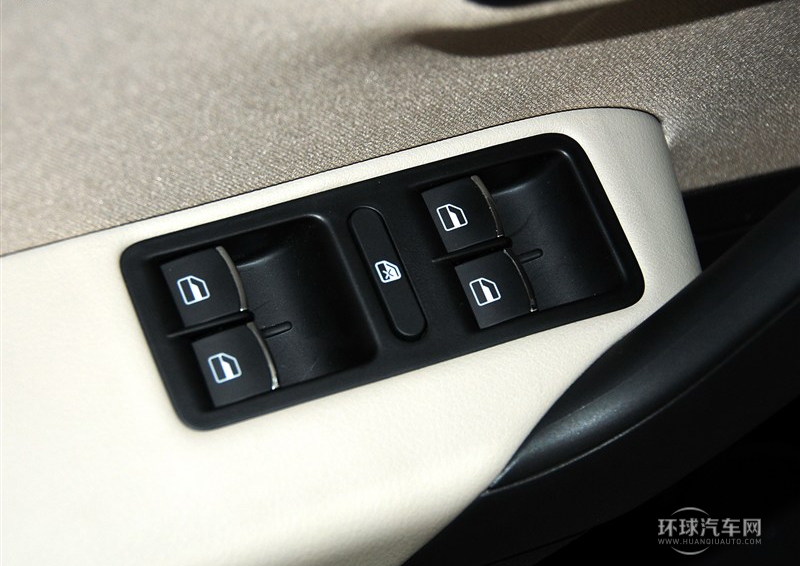 2013款 1.6L 自动豪华版