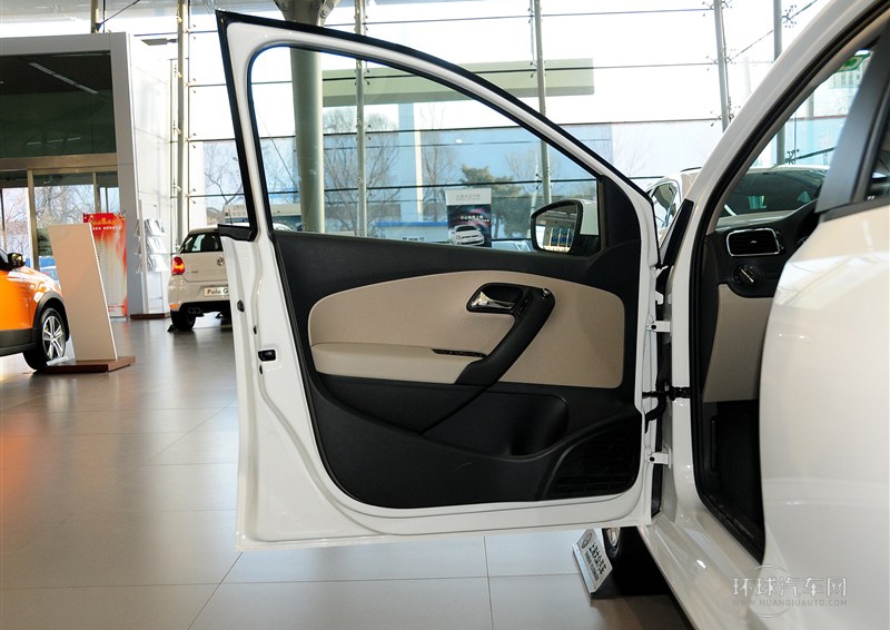 2013款 1.6L 自动豪华版