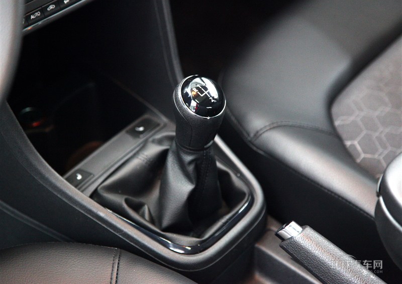 2013款 1.6L 手动风尚版