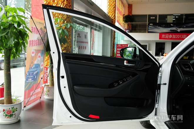2013款 2.4L 商务天窗型 国V