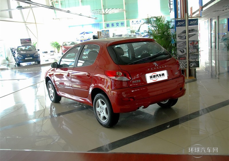 2011款 两厢 1.6L 自动驭乐版