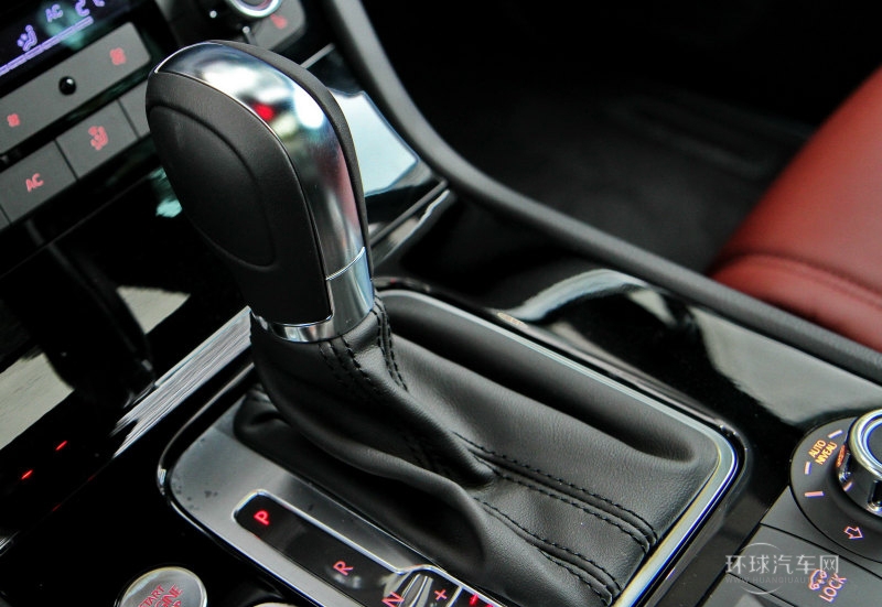 2013款 3.0TSI V6 限量奢华版