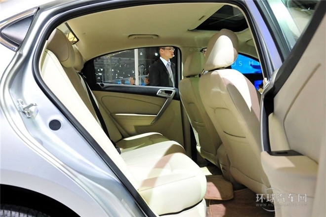 2012款 三厢 1.6L CVT尊贵型