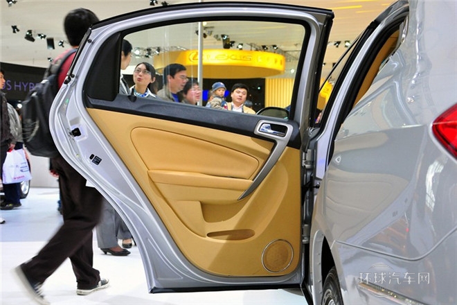2010款 改款三厢 1.8L 自动尊贵型