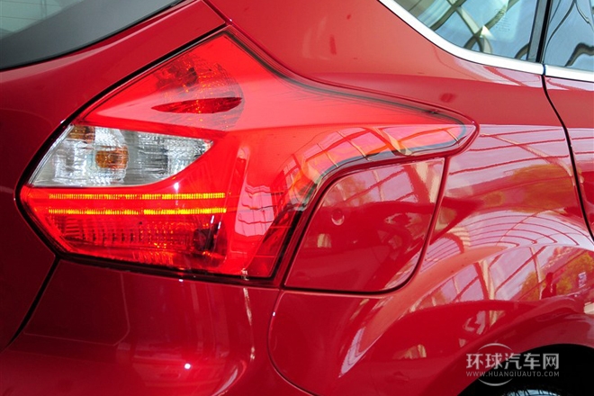 2012款 两厢 2.0L AT豪华运动型