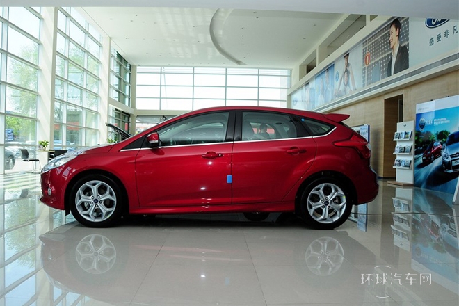 2012款 两厢 2.0L AT豪华运动型