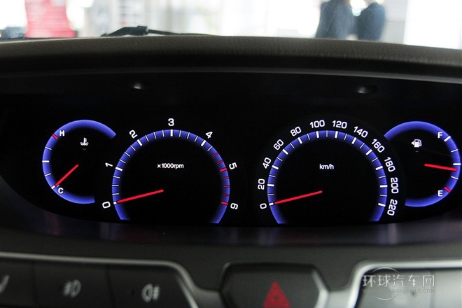 2014款 2.0T 柴油四驱豪华导航版