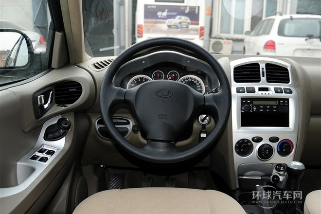 2012款 2.0L 手动两驱天窗版