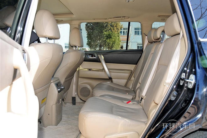2012款 2.7L 两驱7座豪华导航版