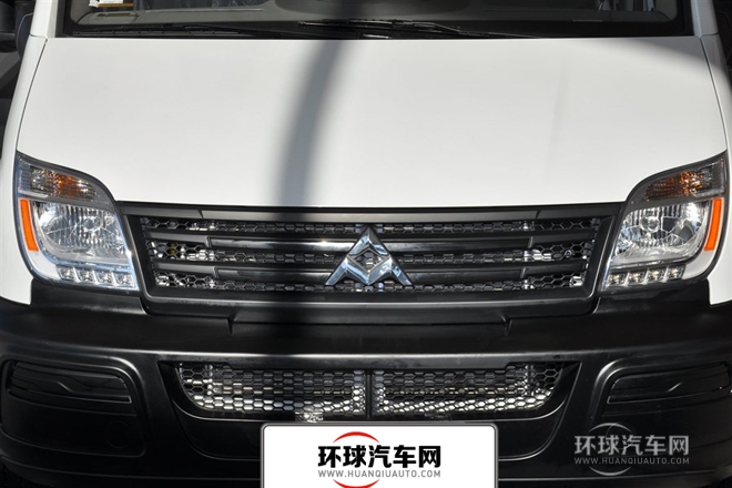 2014款 2.5T傲运通短轴中顶