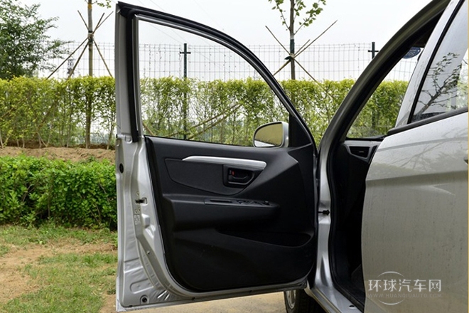 2013款 1.3L 手动尊贵型