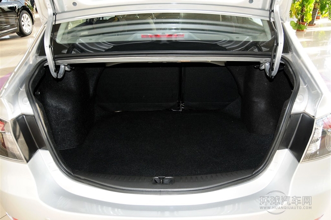 2012款 三厢 1.5L 手动运动型