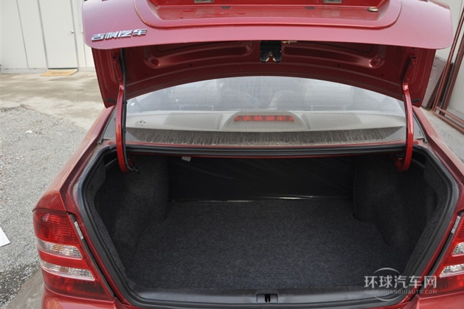 2012款 1.0L 手动进取型