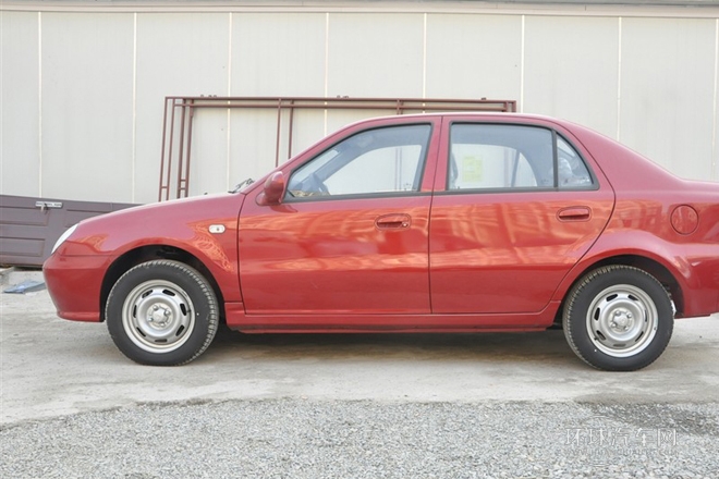 2012款 1.0L 手动进取型
