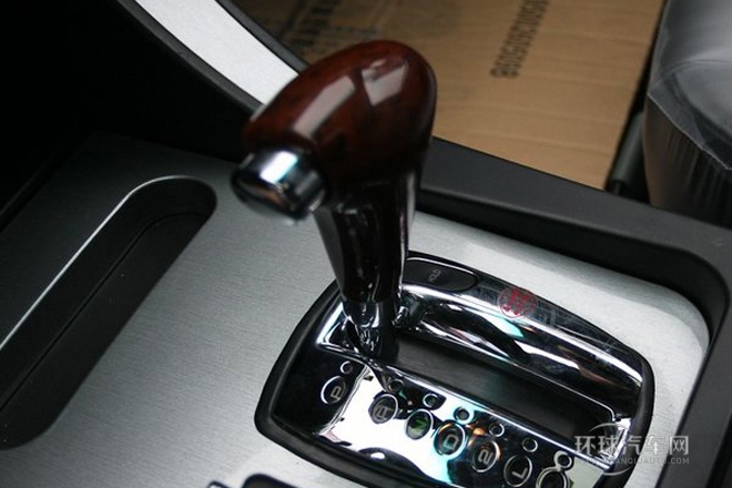 2011款 2.0L 自动两驱超豪华型