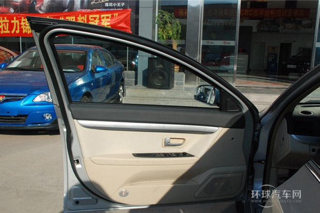 2012款 三厢 1.8L 手动尊贵型