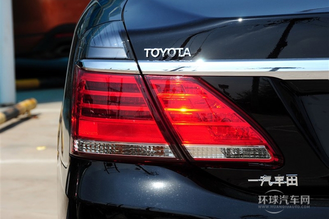 2012款 V6 2.5L Royal Saloon尊贵版