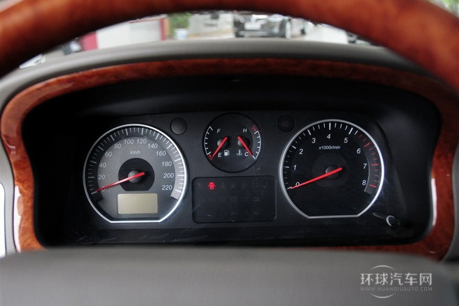 2010款 2.4L-3代 尊领豪华型长轴9座4RB2