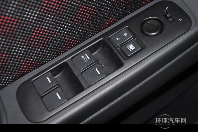 2014款 两厢 1.5L 自动理想型
