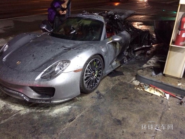 全球918辆 一辆保时捷918 Spyder在加拿大自燃