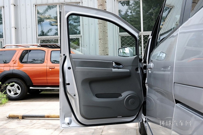2012款 2.0L 自动豪华型7座