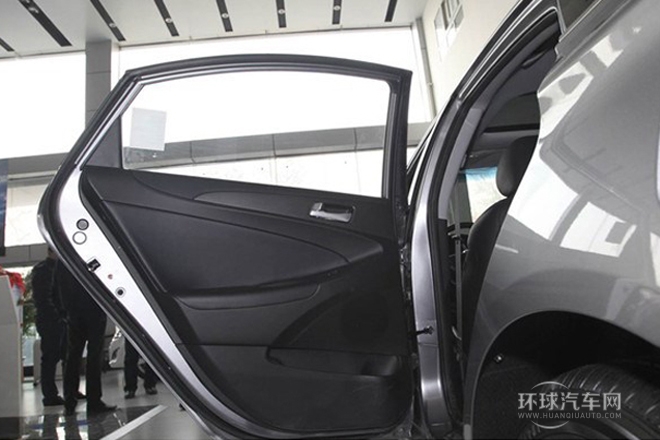 2013款 2.0L 自动领先版