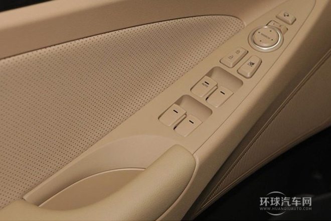 2013款 2.0L 自动顶级版