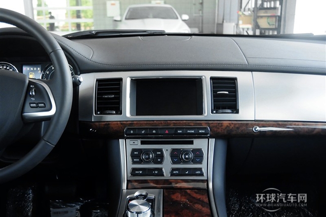 2015款 XF 2.0T Sportbrake 豪华版