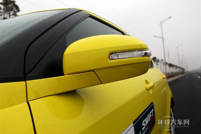2014款 1.6L CVT两驱豪华版