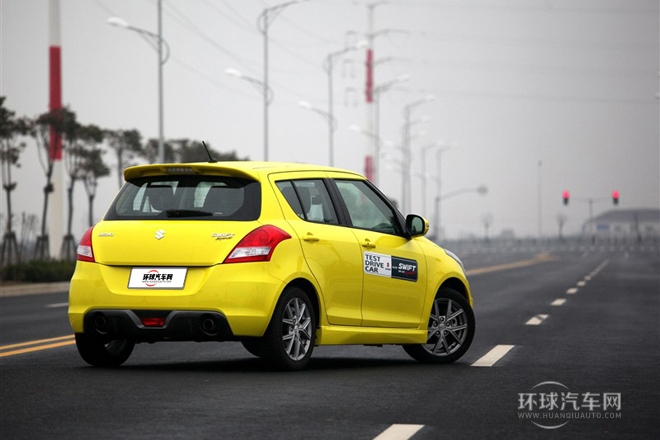 2014款 1.6L CVT两驱豪华版