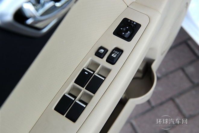 2012款 1.5L 手动旗舰型