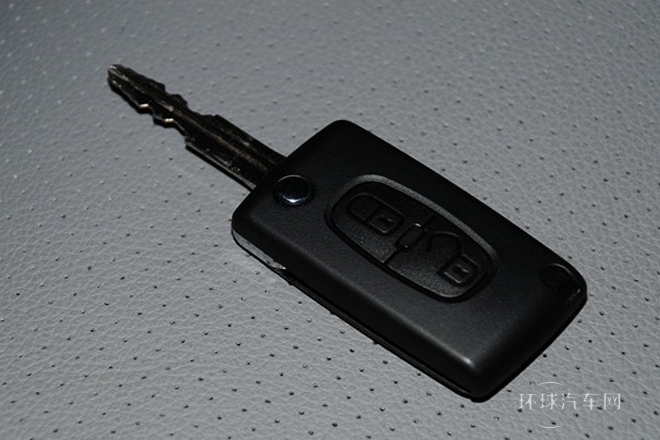 2013款 2.0L 两驱豪华版