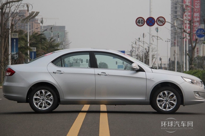 2014款 1.8L 自动尊逸型
