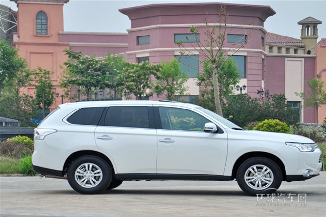 2013款 2.0L 四驱都市导航版 5座