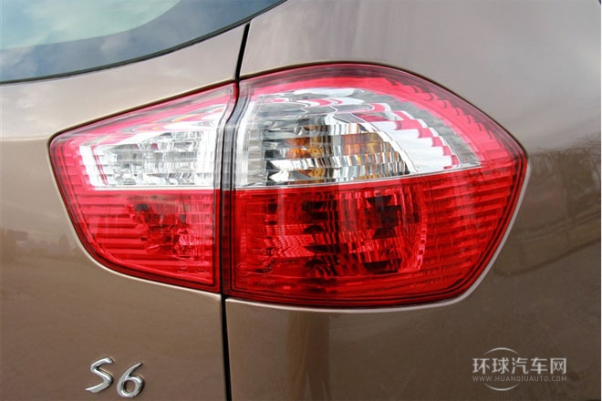 2013款 白金版 2.4L 手动尊贵型